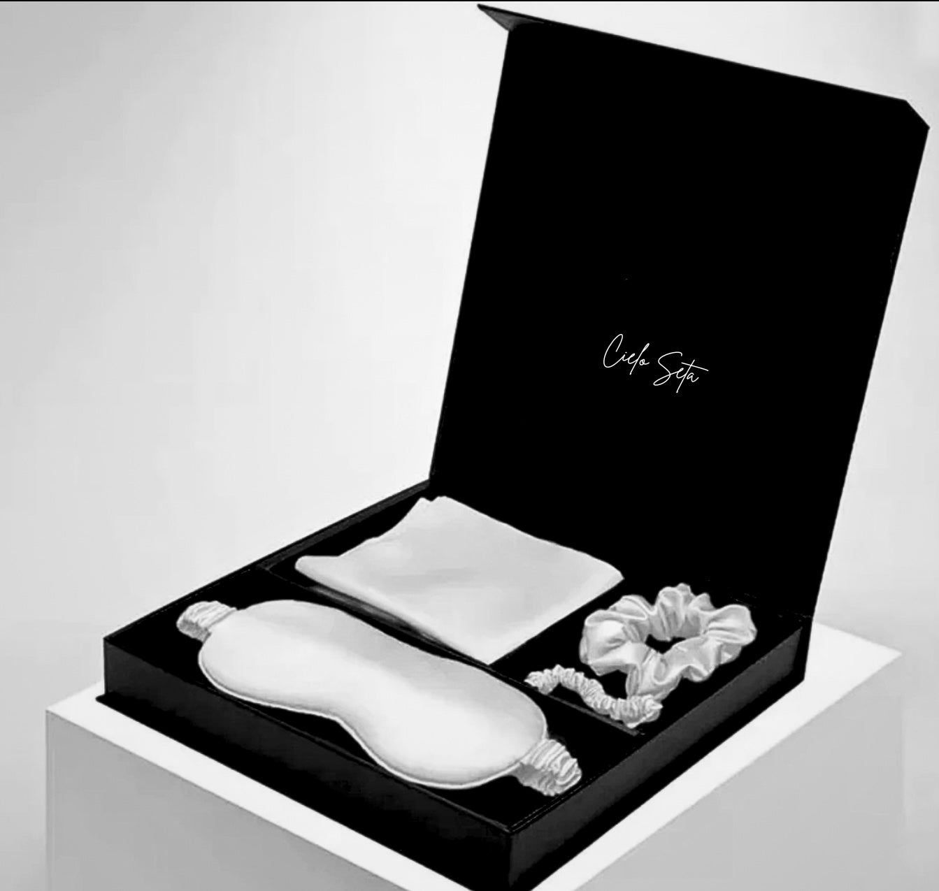 Cielo Seta Dreams Set — Silk Pillowcase, Eye Mask & Scrunchies